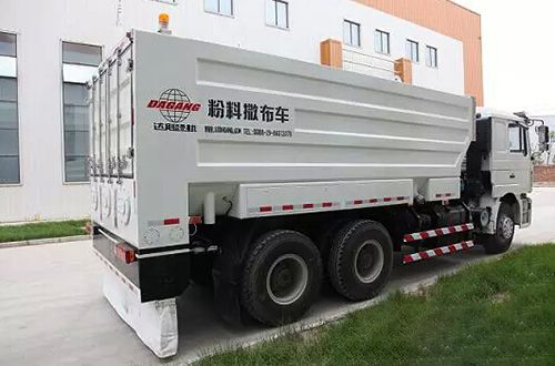 瀝青水泥撒布車(chē)使用在哪些場(chǎng)所？